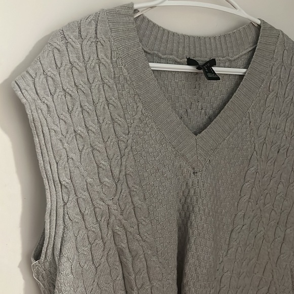 Cable Knit Sweater Vest - Picture 2 of 2